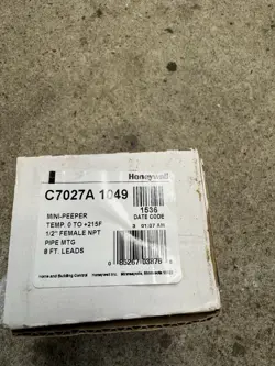 HONEYWELL C7027A1049 UV FLAME DETECTOR SENSOR NEW SEALED
