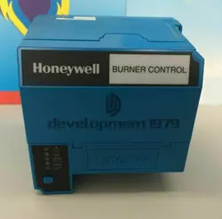 ONE NEW IN BOX HONEYWELL EC7890B1010 EC7890B 1010 CONTROLLER
