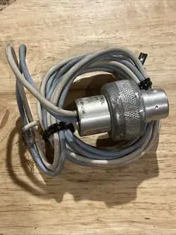 BRAND NEW HONEYWELL C7035A1023 FSG UV FLAME DETECTOR NEW OLD STOCK