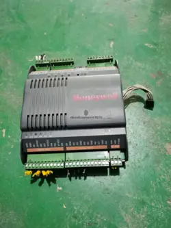 USED ONE HONEYWELL CP-IPC CONTROLLER MODULE,24VAC