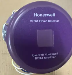 NEW NO BOX HONEYWELL C7061A1053 UV FLAME DETECTOR 8FT LEADS 1” PIPE MTG