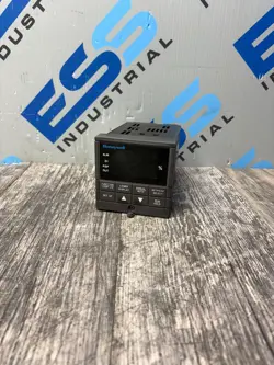 HONEYWELL UDC3000 VERSA-PRO DC300C-0-0A0-20-0000-0 TEMPERATURE CONTROLLER