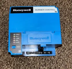 HONEYWELL BURNER CONTROL MODEL#RM7898A1000. NEW OPEN BOX!!