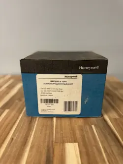 NEW- HONEYWELL RM7895 A 1014 AUTOMATIC PROGRAMMING BURNER CONTROL