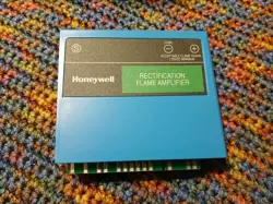 1PC NEW HONEYWELL R7847A1033 R7847 A 1033 BURNER CONTROLLER FREE SHIPPING