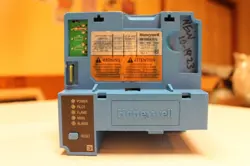 HONEYWELL RM7890A1015 ON-OFF PRIMARY BURNER CONTROL 120VAC ^