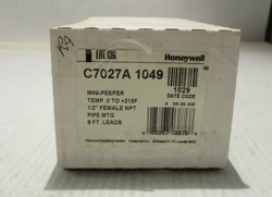 NEW HONEYWELL C7027A-1049 MINI-PEEPER FLAME DETECTOR SENSOR 1/2
