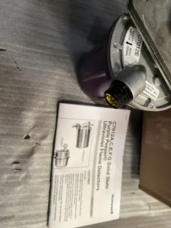 HONEYWELL C7012E1278 UV SCANNER PURPLE PEEPER