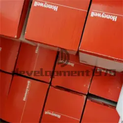 ONE NEW HONEYWELL DC1040CT-301000-E TEMPERATURE CONTROLLER