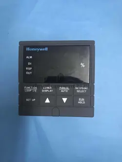 ONE USED HONEYWELL UDC3300 DIGITAL TEMPERATURE CONTROLLER GOOD CONDITION