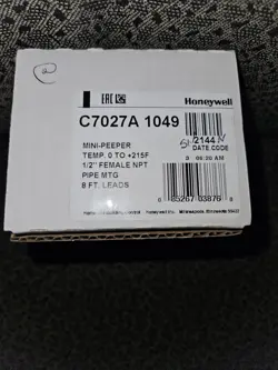 NEW GENUINE HONEYWELL C7027A1049 C7027A 1049 FLAME DETECTOR SENSOR