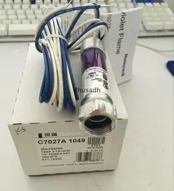 HONEYWELL C7027A1049 C7027A-1049 FLAME DETECTOR SENSOR EXPEDITED SHIPPING NEW
