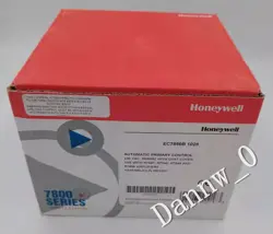 NEW IN BOX HONEYWELL EC7890B1028 AUTOMATIC PROGRAMMING BURNER CONTROLLER