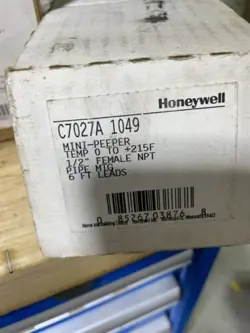 HONEYWELL C7027A1049 MINI-PEEPER NEW!