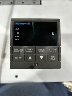 TEMPERATURE CONTROLLER UDC3300