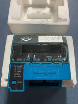 BURNER CONTROL RM7800-L-1053
