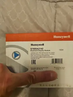 BOX** HONEYWELL S7800A2142