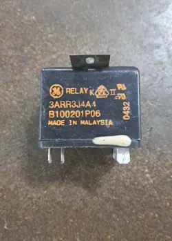 GE TRANE COMPRESSOR START RELAY 3ARR3J4A1 / B100201P06 TESTED
