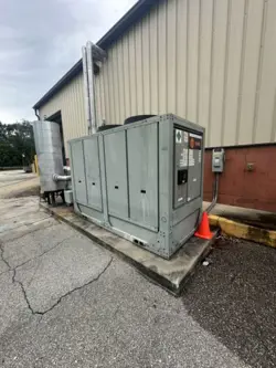 TRANE AIR COOLED CHILLER 26 TON