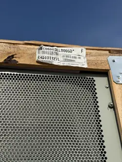 5 TON TRANE GAS ELECTRIC 230V-3PH M# YSC060G3ELB005D MINOR SCRATCH AND DENT