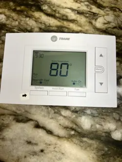 XR203 PROGRAMMABLE THERMOSTAT