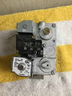 WHITE RODGERS 36E22 209 TRANE C341004P01 FURNACE GAS VALVE FREE SHIPPING