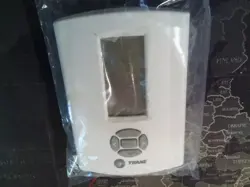 PROGRAMMABLE THERMOSTAT: