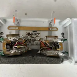 OEM TRANE BAY28X138A THERMOSTAT MULTISTAGE