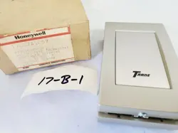 HONEYWELL TRANE T7067A1057 THERMOSTAT