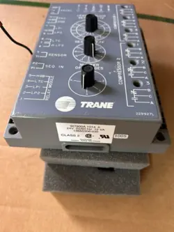 TRANE HONEYWELL W7900A1014 CHILLER CONTROL 24 VOLT