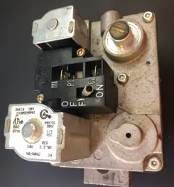 WHITE RODGERS, TRANE, GAS VALVE 36E24 205, C330926P01 (15)