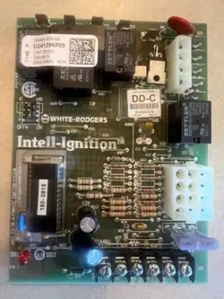 TRANE D341396P05 CNT05165 50A65-476-08 FURNACE CONTROL CIRCUIT BOARD USED