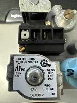 21C138785P14 36E98 205 OEM GAS VALVE OF TRANE FURNACE