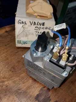 WHITE RODGERS 36C84 255 GAS VALVE B309137-P04 FURNACE 1/2