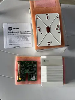 NEW TRANE CO2  WALL SENSOR X13790422-010   - FREE SHIPPING!!!
