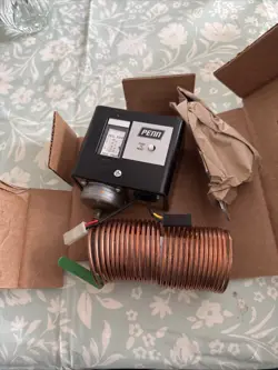 PENN FREEZE STAT TEMPERATURE CONTROL MANUAL RESET TRANE CNT03480