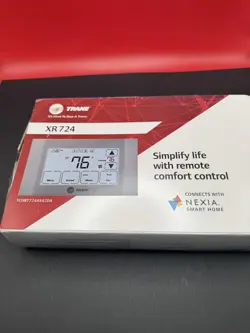 TRANE XR 724 PROGRAMMABLE THERMOSTAT