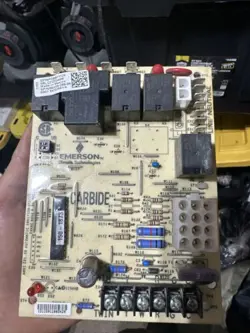 47EMERSON GP/NPCBBF112S SP/N 50A55-289-05 5001 9470 REVA HVAC CONTROL BOARD