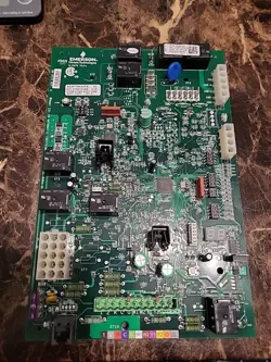 GOODMAN PCBKF101 OEM FURNACE CONTROL CIRCUIT BOARD EMERSON 50C51-289-90 USED