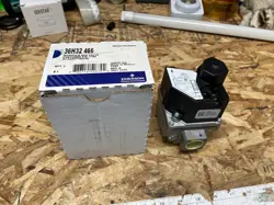 YORK FURNACE GAS VALVE, 36H32 466 MANIFOLD GAS VALVE WHITE-RODGERS EMERSON TECH