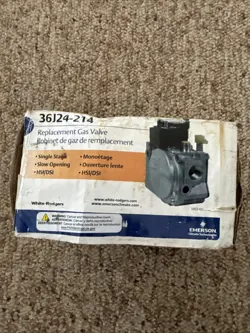 EMERSON 36J24-214 GAS VALVE   NEW!