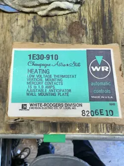 WHITE RODGERS LOW VOLTAGE VERTICAL THERMOSTAT 1E30-910 CHAMPAGNE ASTRO STAT