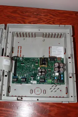 EMERSON E2 CPC BX-300 BUILDING CONTROLLER 834-0300 ******L@@K**********