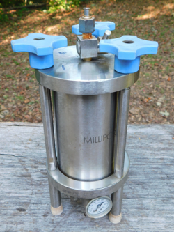 MILLIPORE STAINLESS STEEL HIGH PRESSURE FILTER & STAND  HOLDER 160 PSI GAUGE
