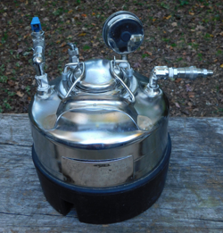 5 LITER MILLIPORE STAINLESS STEEL DISPENSING PRESSURE VESSEL AND GAUGE XX6700P05