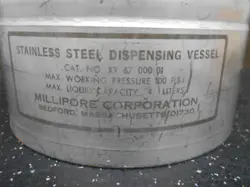 DISPENSING VESSEL