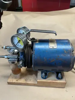 USED MILLIPORE VACUUM PUMP MODEL XX66000000 115V 4.2A