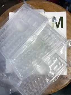 OPEN BOX  CELLASIC ONIX B04 MICROFLUIDIC BACTERIA PLATE  ( 1 PLATE   NO COVER )