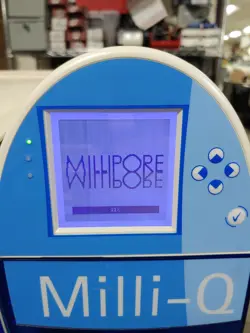 MILLIPORE MILLI-Q ADVANTAGE A10 WATER PURIFICATION SYSTEM Z00Q0V0T0