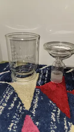 MILLIPORE 1000ML GLASS FUNNEL AND 47MM TUBULATED BASE FOR MICROFILTRATION CHIPS